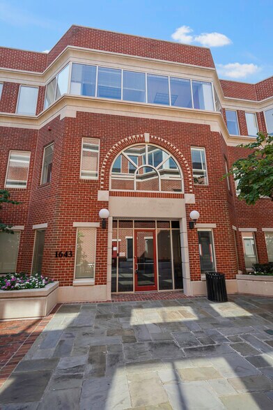 More Photos Of 1631-1663 Prince St, Alexandria Medical For Lease