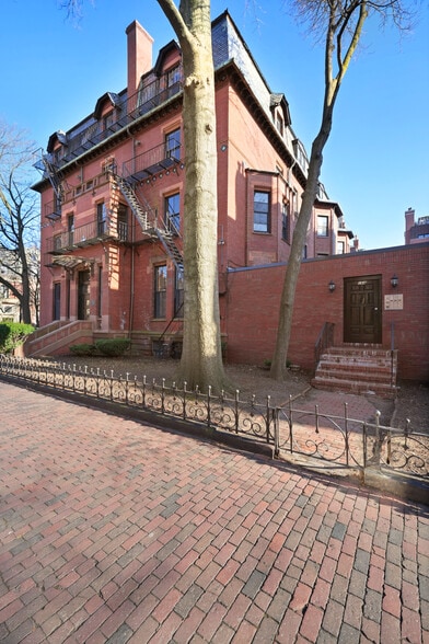 More Photos Of 164 Marlborough St, Boston Dormitory For Sale