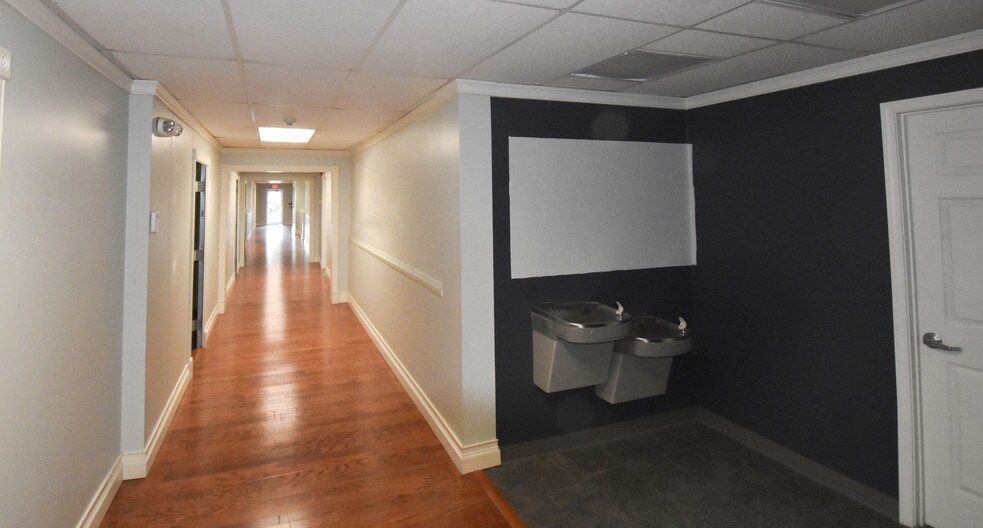 More Photos Of 544 Niedringhaus Ave, Granite City Office For Lease