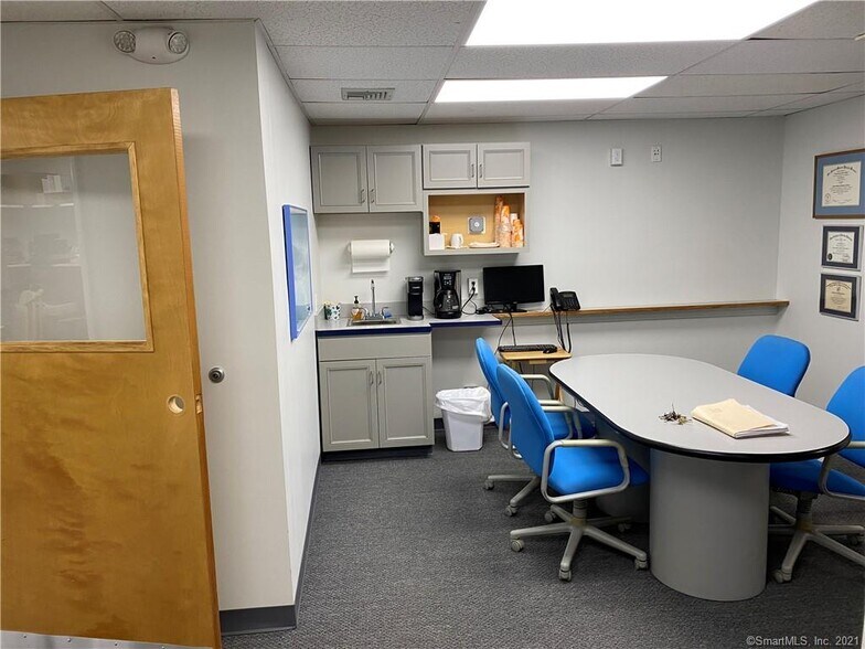 More Photos Of 385 Main St, West Haven Medical For Lease