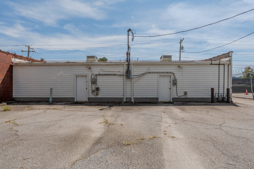 More Photos Of 215 N Pleasantburg Dr, Greenville Office For Sale