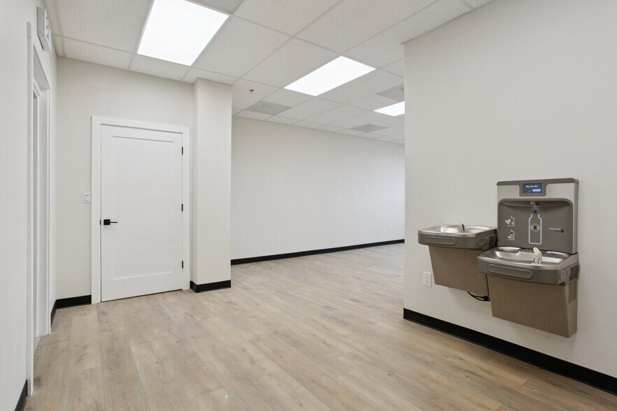 More Photos Of 3800-3900 E 48th Ave, Denver Warehouse For Sale