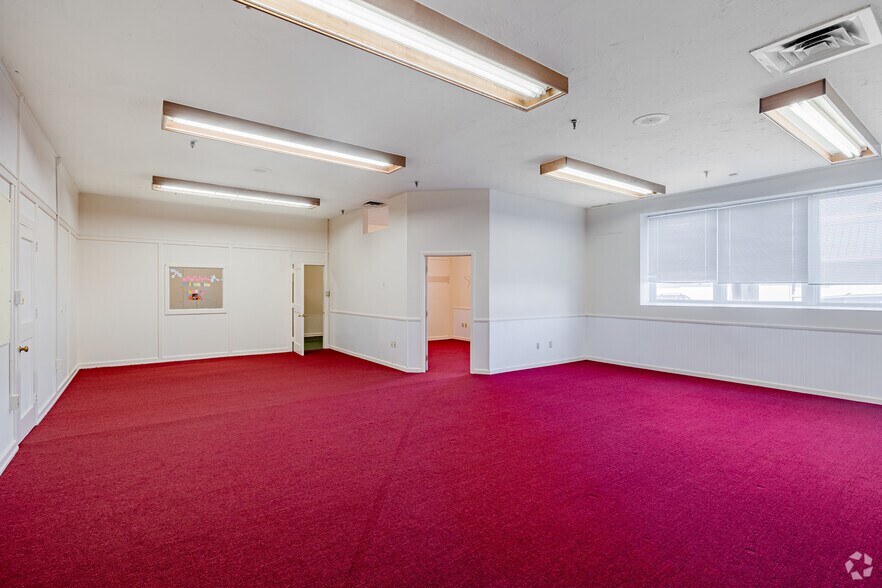 More Photos Of 951 S 13th St, Harrisburg Light Manufacturing For Sale