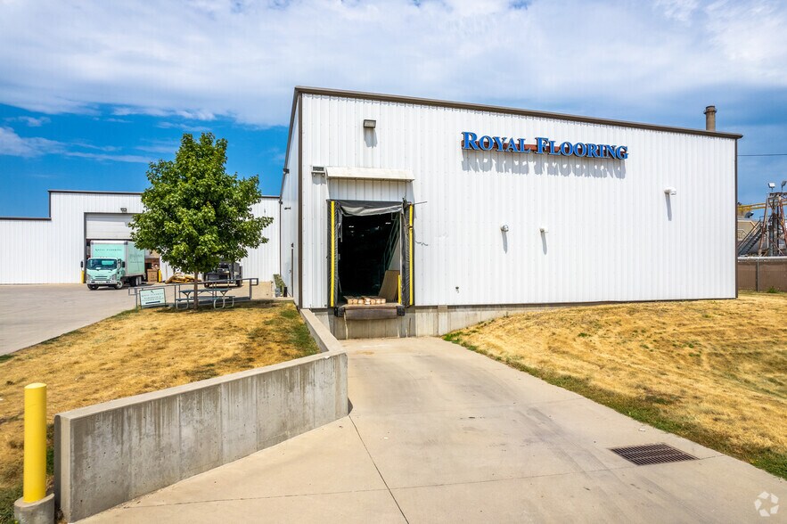More Photos Of 1800 Hull Ave, Des Moines Manufacturing For Lease