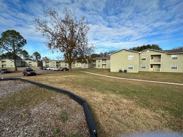 Primary Photo Of 506 Pecan Dr, Bolivar Apartments For Sale