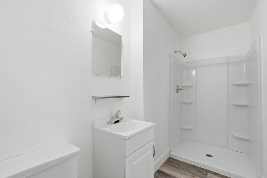 More Photos Of 1012 Hale Ave, Corcoran Office Residential For Sale