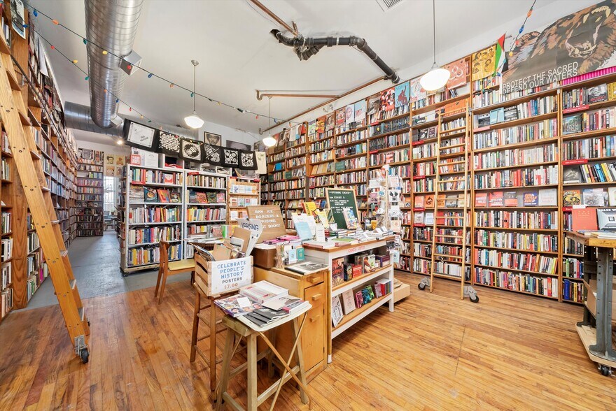 More Photos Of 1102 W 18th St., Chicago Apartments For Lease