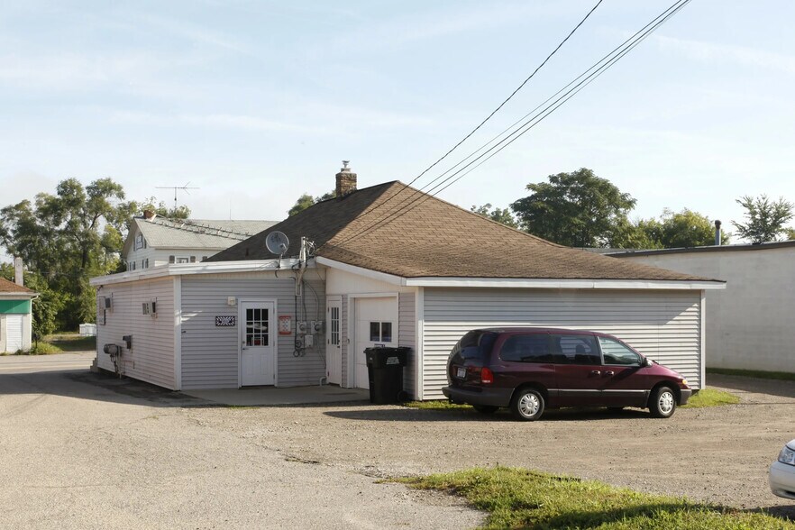 More Photos Of 56875 Grand River Ave, New Hudson Freestanding For Sale