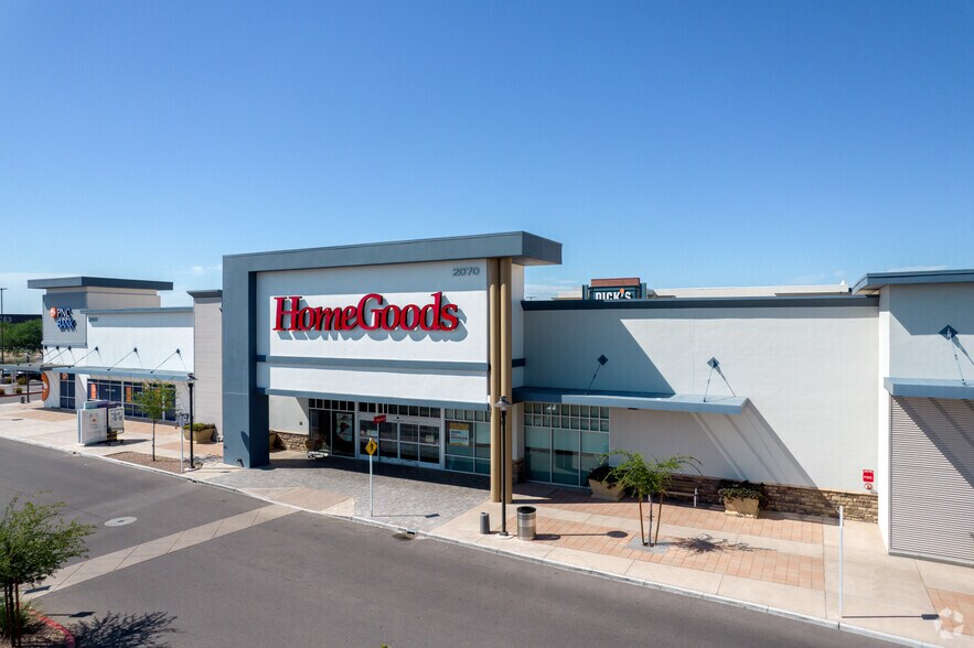 More Photos Of 2716-2810 S Market St, Gilbert Unknown For Lease