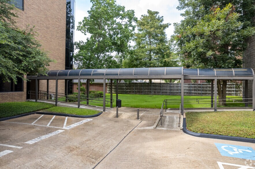 More Photos Of 1811 Bering Dr, Houston Office For Lease