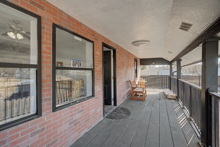 More Photos Of 1195 Louisville Hwy, Millersville Auto Dealership For Sale