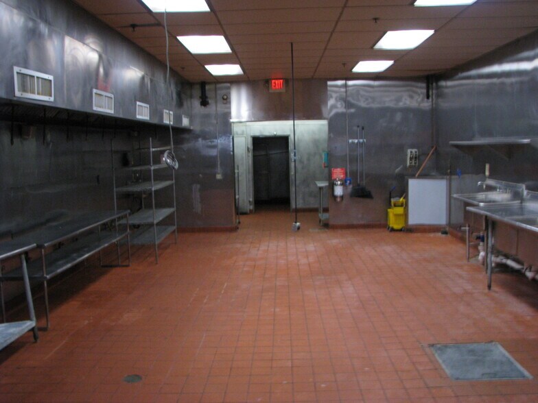 More Photos Of 310 N Wisconsin St, De Pere Unknown For Lease