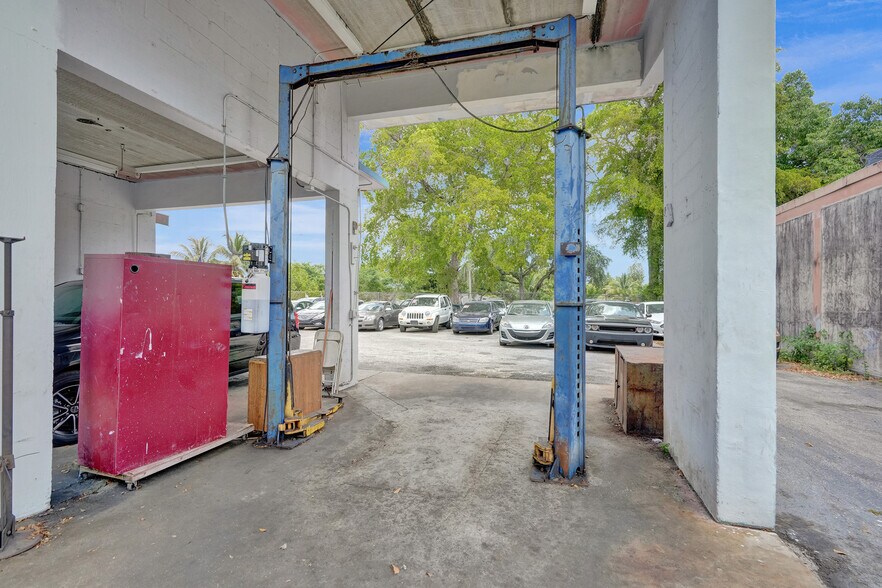 More Photos Of 5350 N State Road 7, Fort Lauderdale Auto Repair For Lease