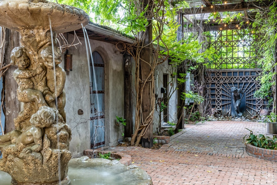 More Photos Of 610 Elm St, McKinney Loft Creative Space For Lease