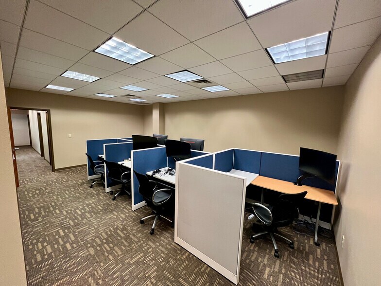 More Photos Of 2903-2915 Enterprise Dr, Anderson Office For Lease