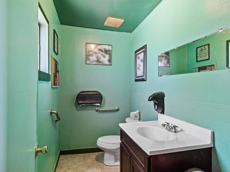 More Photos Of 1015 Chestnut St, Carlin Convenience Store For Sale