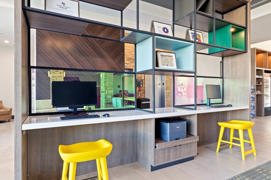 More Photos Of 300 E Central Texas Expy, Killeen Hotel For Sale