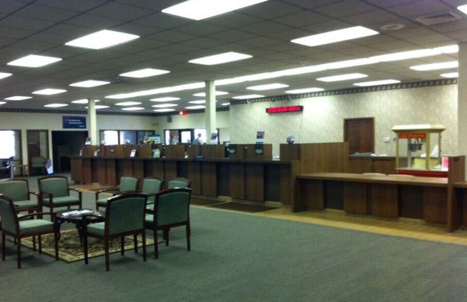 More Photos Of 300 First Ave, Rock Falls Bank For Lease