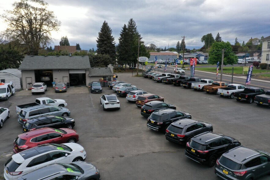 More Photos Of 785 E 3rd St, Lafayette Auto Dealership For Lease