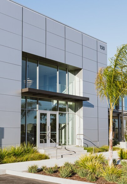 More Photos Of 130 Robin Hill Rd, Goleta Loft Creative Space For Lease