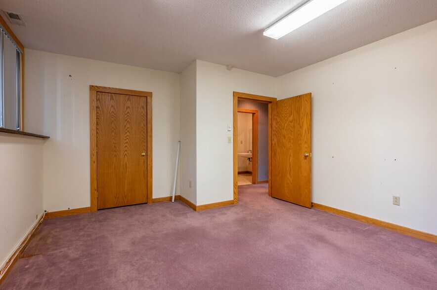 More Photos Of 74 Northeastern Blvd, Nashua Medical For Sale