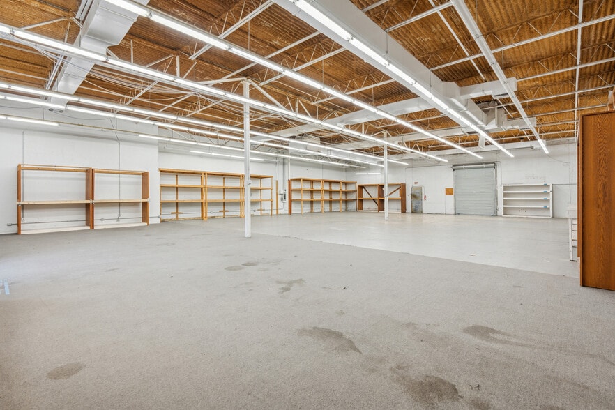 More Photos Of 2800 NE Loop 410, San Antonio Light Distribution For Lease