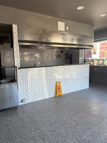 More Photos Of 4918-4934 Broadway, New York Storefront For Lease