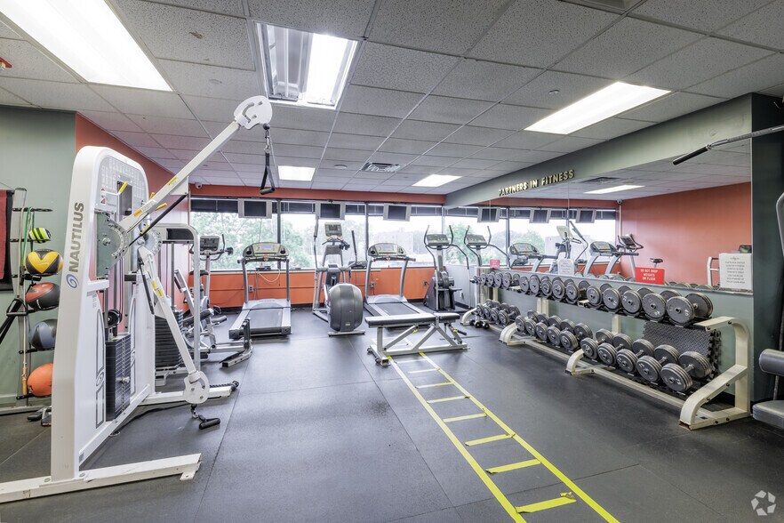 More Photos Of 2200 Fletcher Ave, Fort Lee Office For Lease