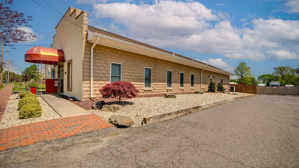 More Photos Of 37 S Main St, Windsor Office Residential For Lease