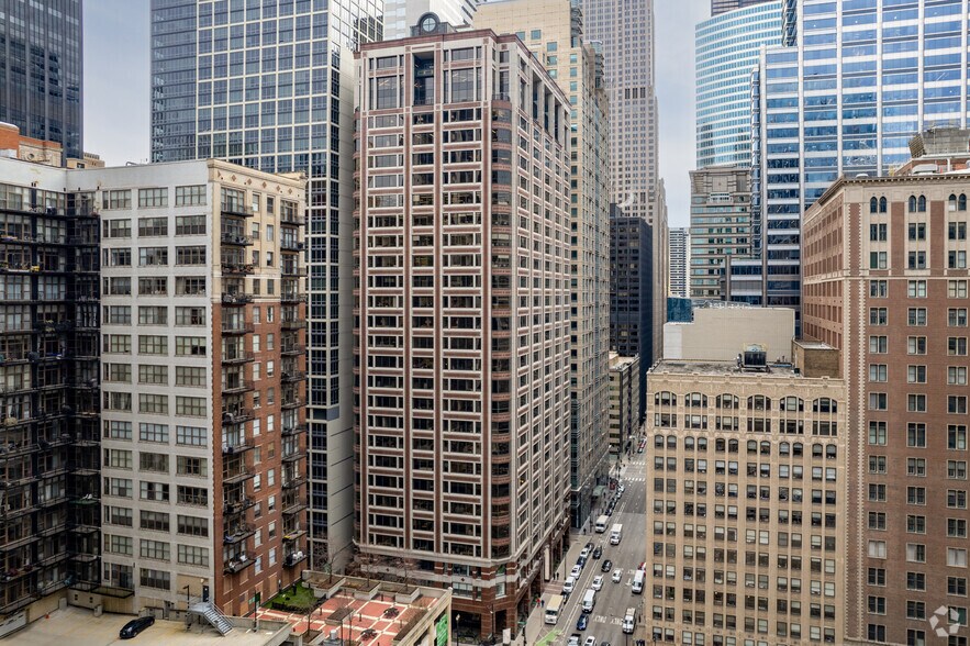 More Photos Of 225 W Washington St, Chicago Office For Lease