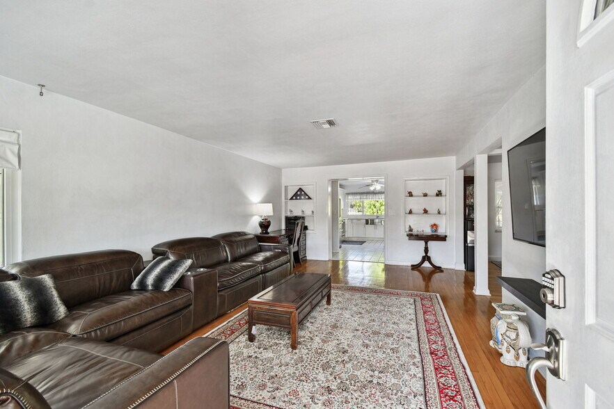 More Photos Of 4315 W Fair Oaks Ave, Tampa Office Residential For Sale