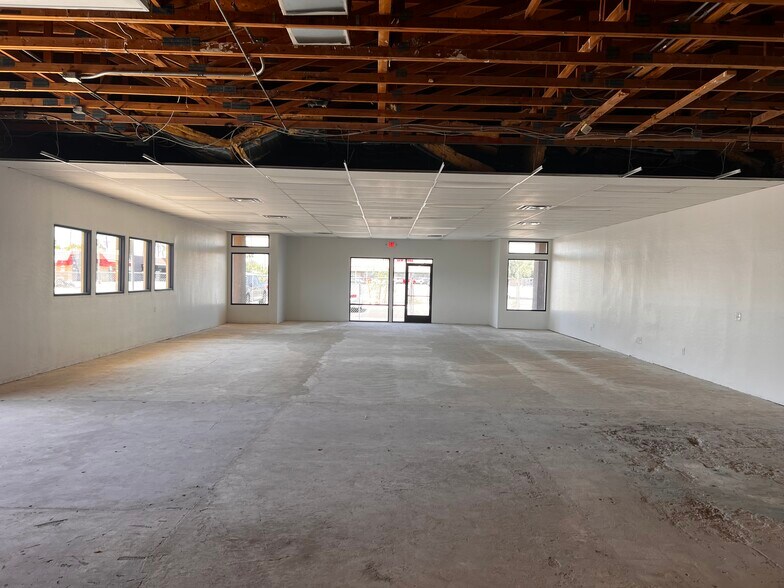 More Photos Of 3575 W Northern Ave, Phoenix Freestanding For Lease