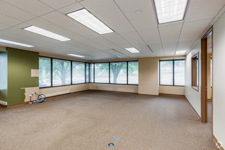 More Photos Of 300 Oxford Dr, Monroeville Office For Lease