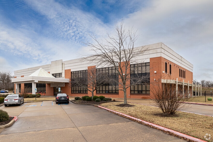 More Photos Of 519 Latham Dr, Lowell Medical For Sale