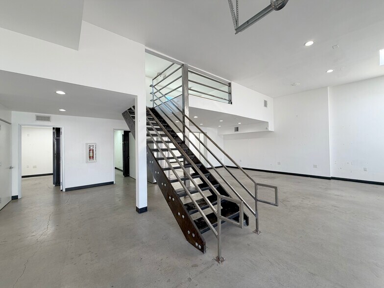More Photos Of 3767 Overland Ave, Los Angeles Loft Creative Space For Lease