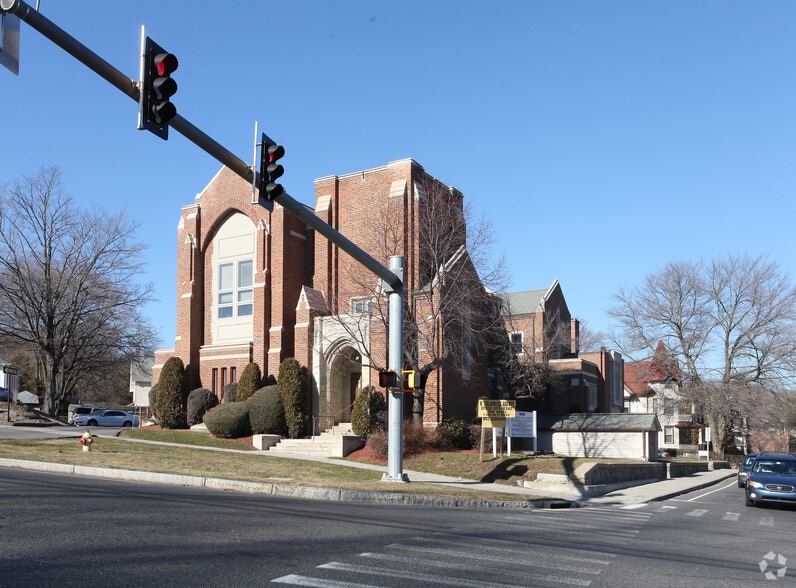 More Photos Of 1068 W Main St, Waterbury Office For Sale