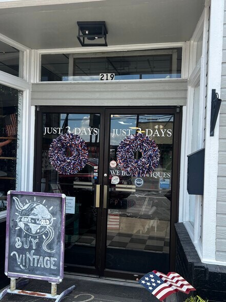 More Photos Of 219 N Main St, Weatherford General Retail For Sale