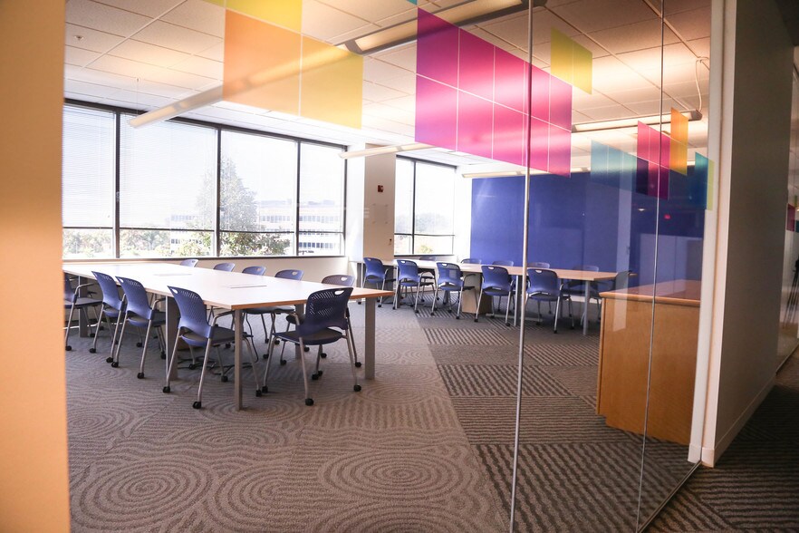 More Photos Of 1000 GSK Dr, Coraopolis Medical For Lease