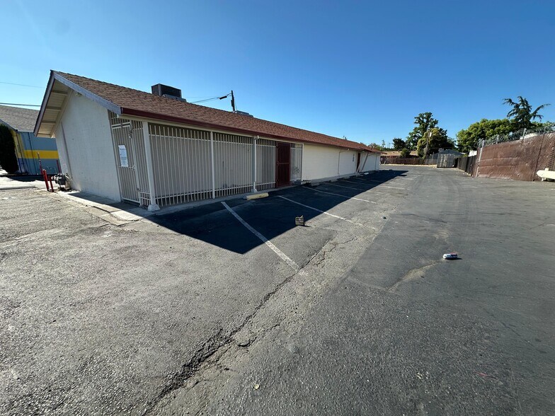 More Photos Of 5026 Fruitridge Rd, Sacramento Medical For Lease