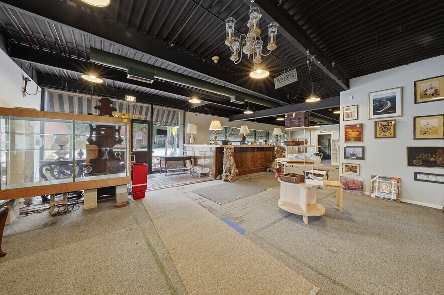 More Photos Of 800 E 31st St, La Grange Park General Retail For Sale