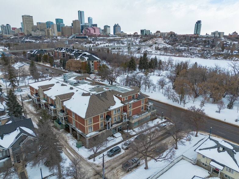 More Photos Of 9411 98 Av NW, Edmonton Office For Sale