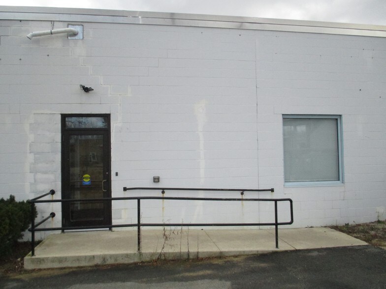 More Photos Of 9 Great Falls Ave, Rochester Manufacturing For Lease