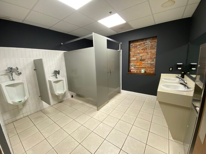 More Photos Of 143 E Lincoln Hwy, Coatesville Restaurant For Lease