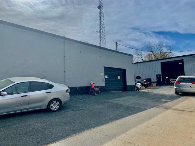 More Photos Of 344-346 344-346 W Cotton st, Longview Flex For Lease