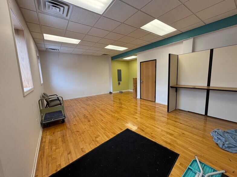 More Photos Of 103 S Bridge St, Dewitt Storefront For Lease