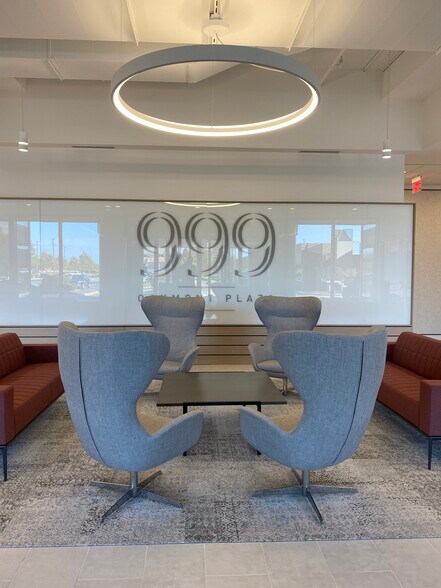 More Photos Of 999 Oakmont Plaza Dr, Westmont Office For Lease