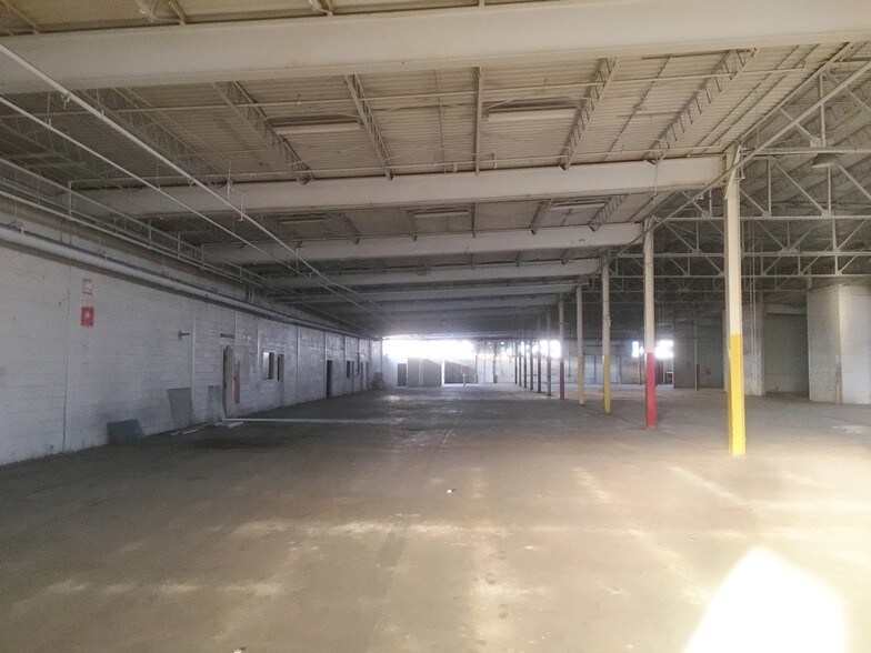 More Photos Of 2800-2822 Carroll Ave, Lynchburg Warehouse For Lease