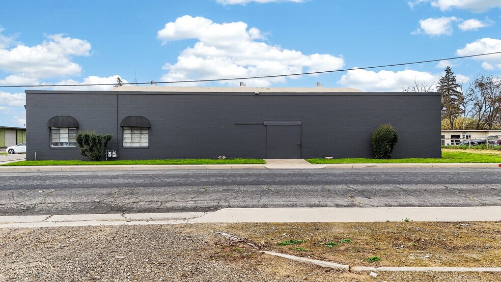 More Photos Of 1505-1507 W 18th St, Merced Warehouse For Lease