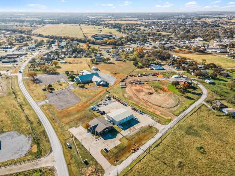 More Photos Of 142 N FM 730, Boyd Light Distribution For Sale