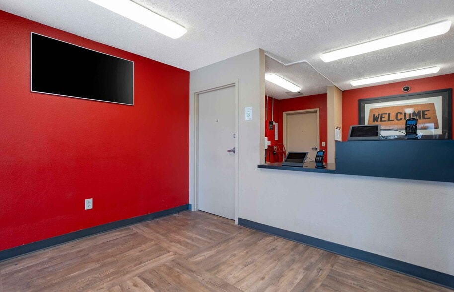 More Photos Of 150 Valley Wood Dr, Spring Hotel For Sale